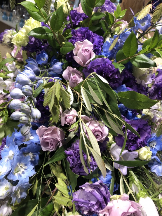 blauw paars lila violet druppel stuk bloemen bloemist vakbloemist rozen wild hip modern